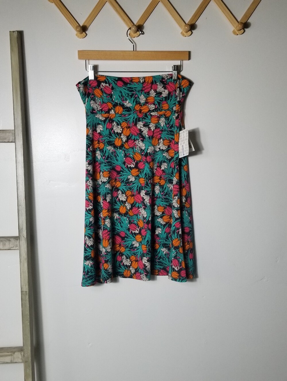 NWT LULAROE WOMEN'S FLORAL PRINT AZURE STYLE SIZE LARGE